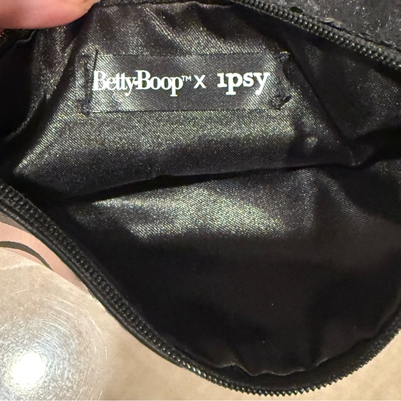 ipsy Betty Boop Makeup Bag - Picture 5 of 5